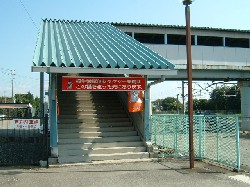 岩宿駅の連絡橋