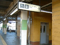 前橋大島駅のエレベータ