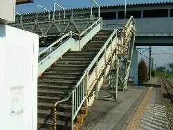 岩宿駅の跨線橋